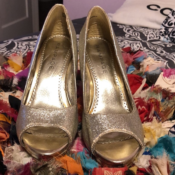 Gorgeous Gold Glitter Heels - Picture 2 of 8